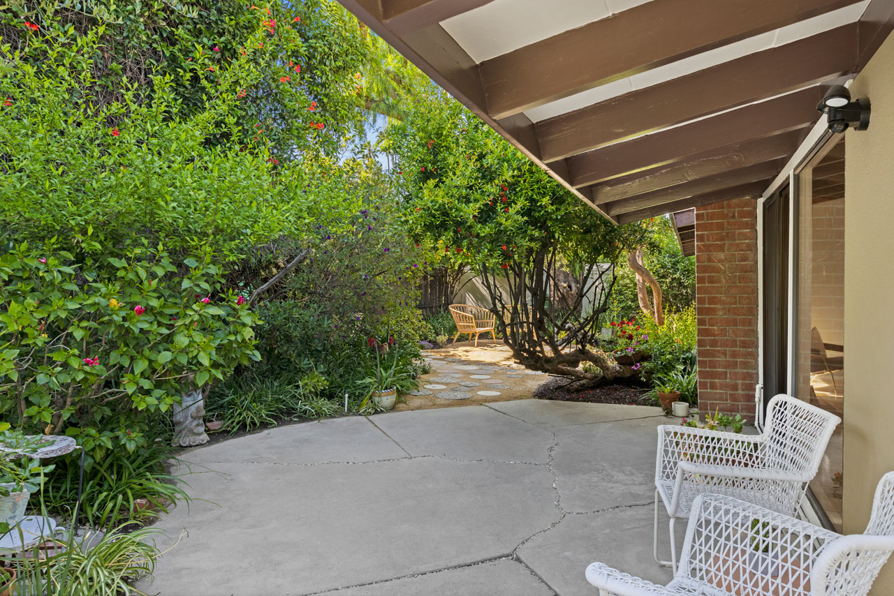 376505 Quartz Ave Woodland Hills midcentury modern home for sale Tracy Do Real Estate