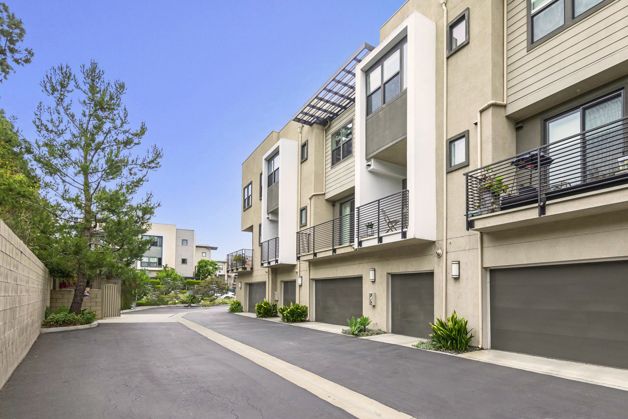 3901 Eagle Rock Blvd #22 Glassell Park Nela Union Townhouse for Sale Tracy Do Real Estate