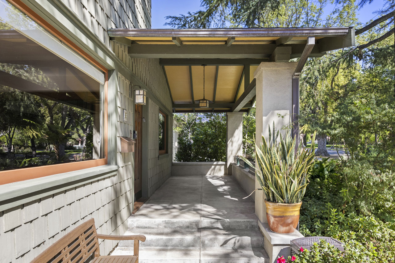 737 N Michigan Ave Pasadena Bungalow for Lease Tracy Do