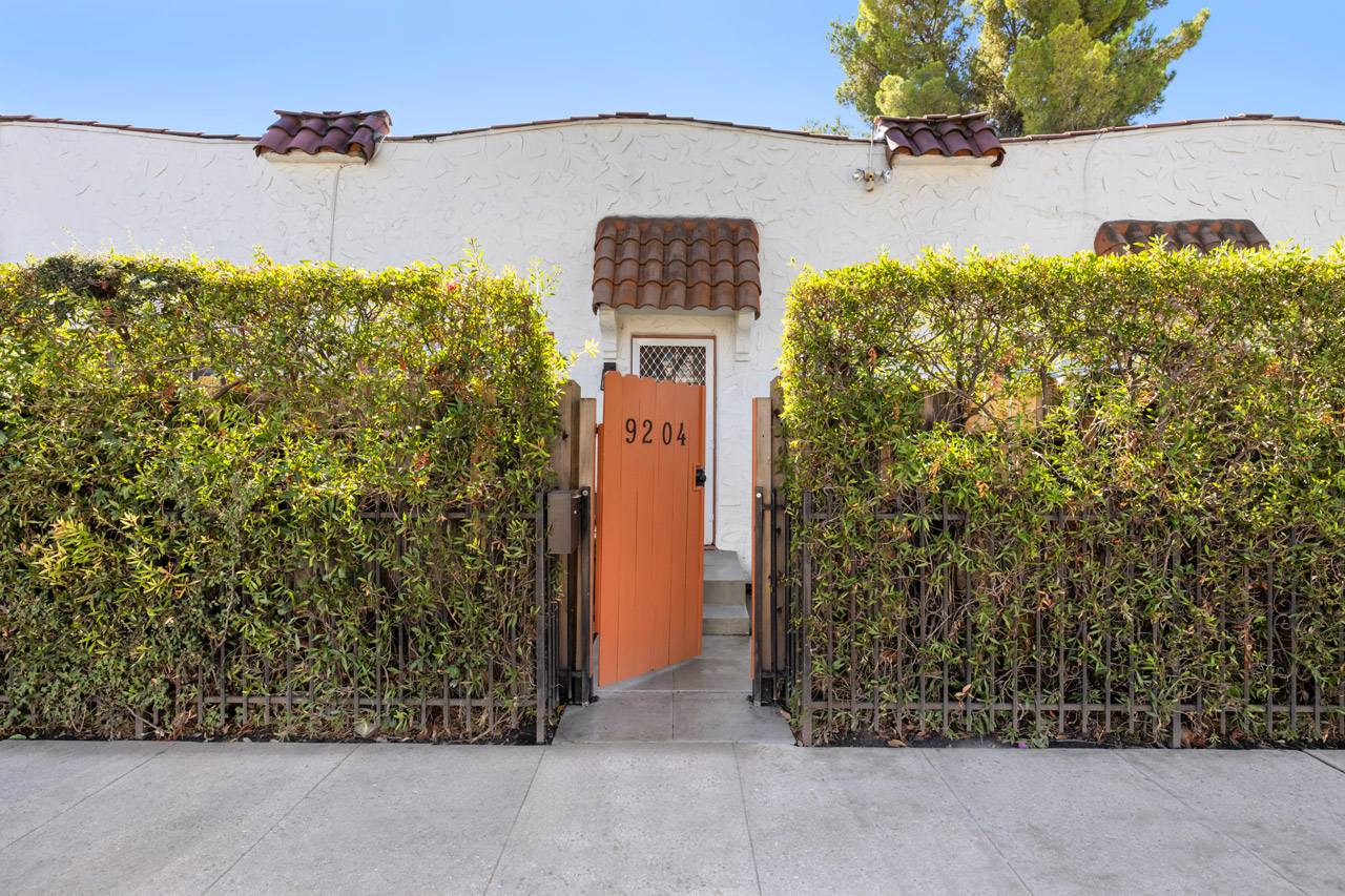 9204 National Blvd West LA Casita Condo near Culver City for Sale Tracy Do Real Estate