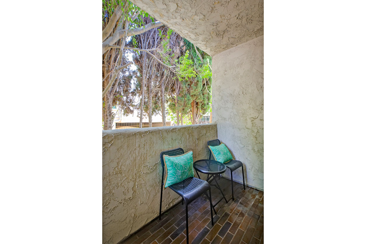 1916 Overland Ave #2 West LA Condo for Sale Tracy Do Real Estate