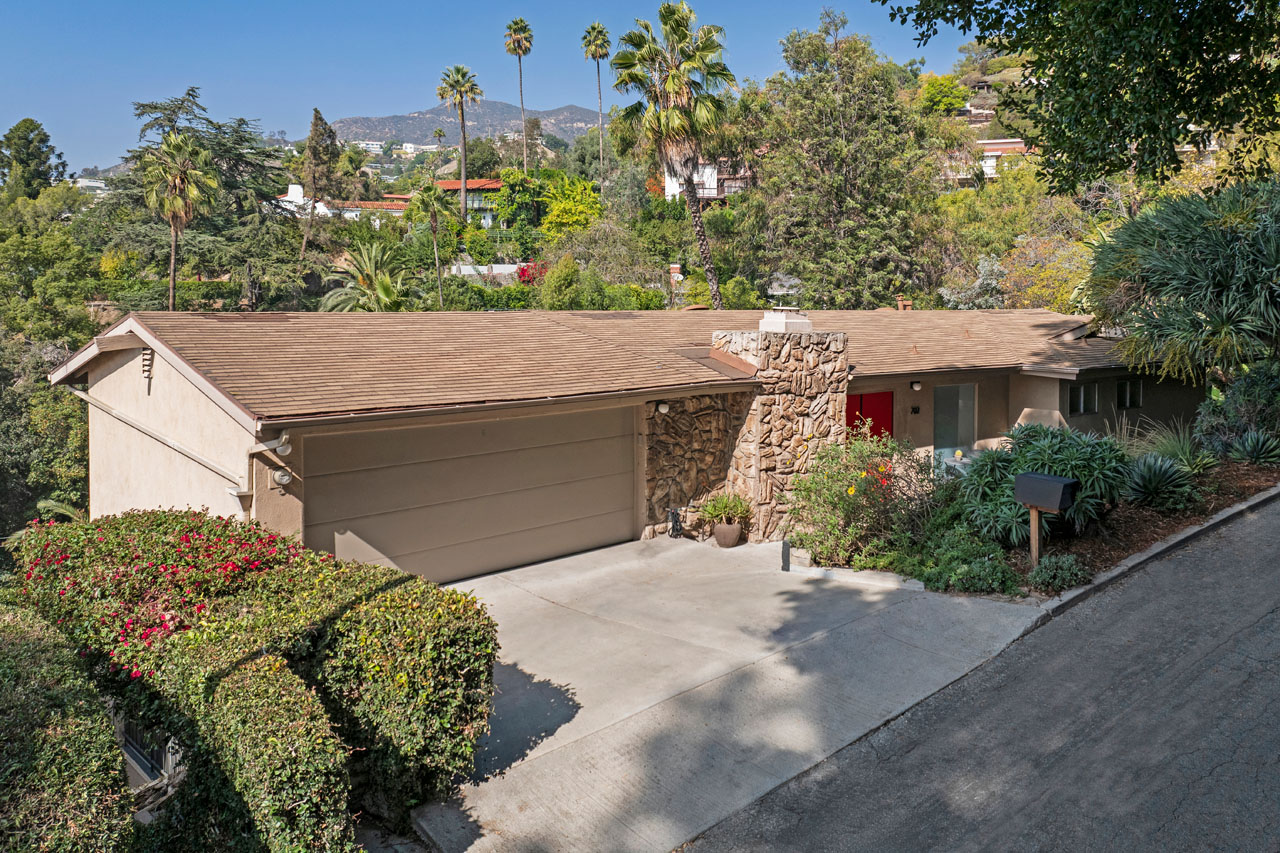 702 Cavanagh Rd Glendale Mid-century home for sale Tracy Do Real Estate
