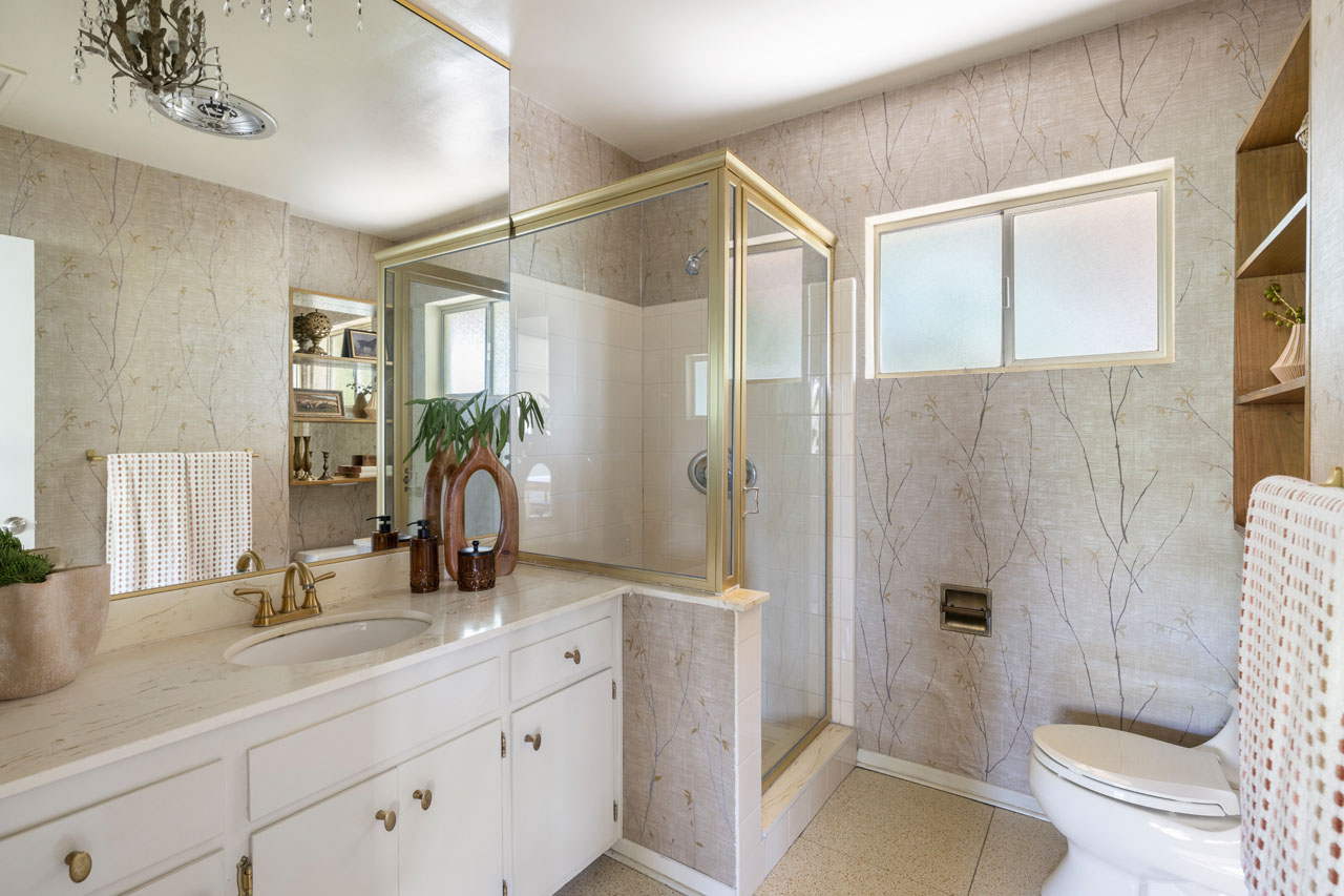 702 Cavanagh Rd Glendale Mid-century home for sale Tracy Do Real Estate