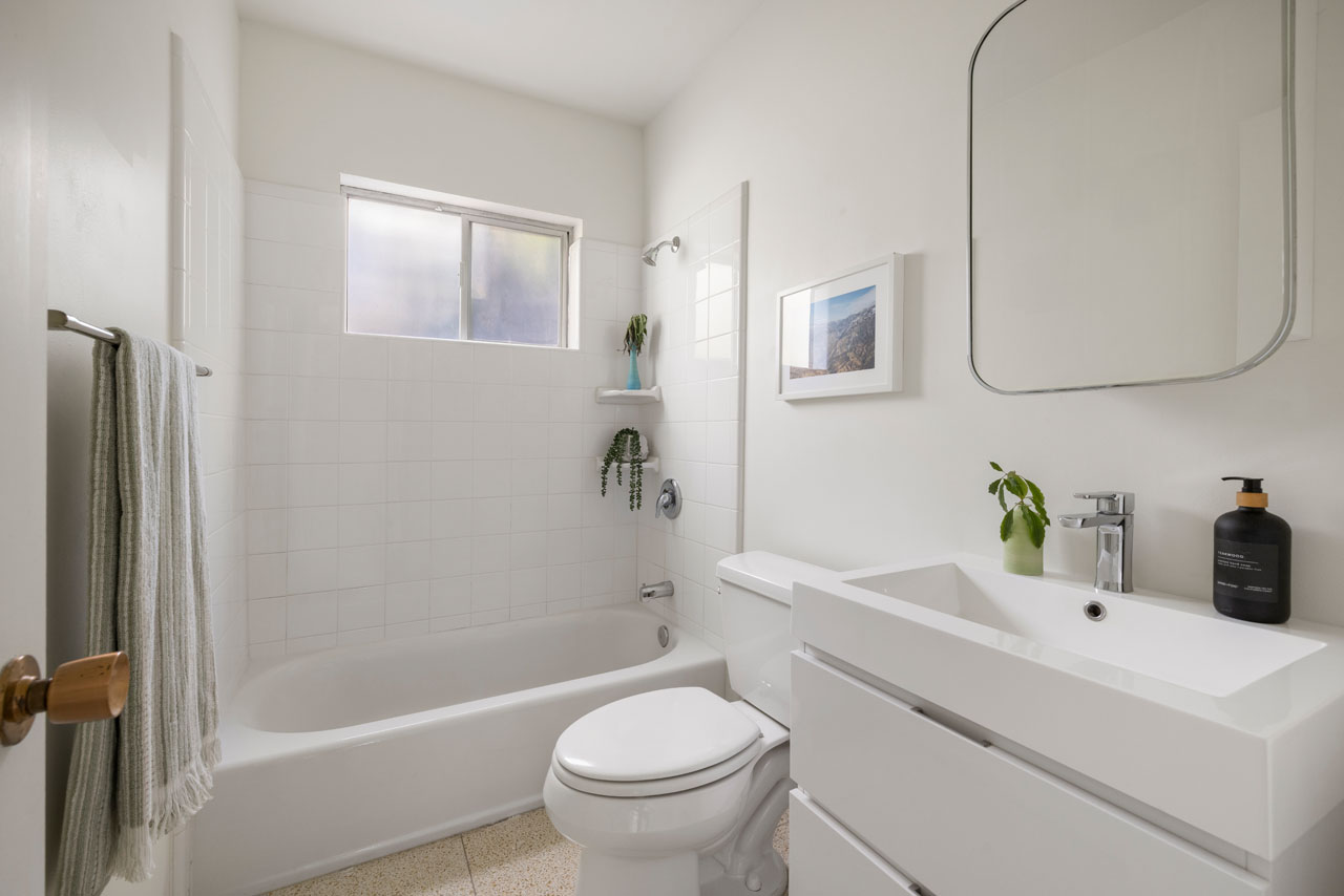 702 Cavanagh Rd Glendale Mid-century home for sale Tracy Do Real Estate