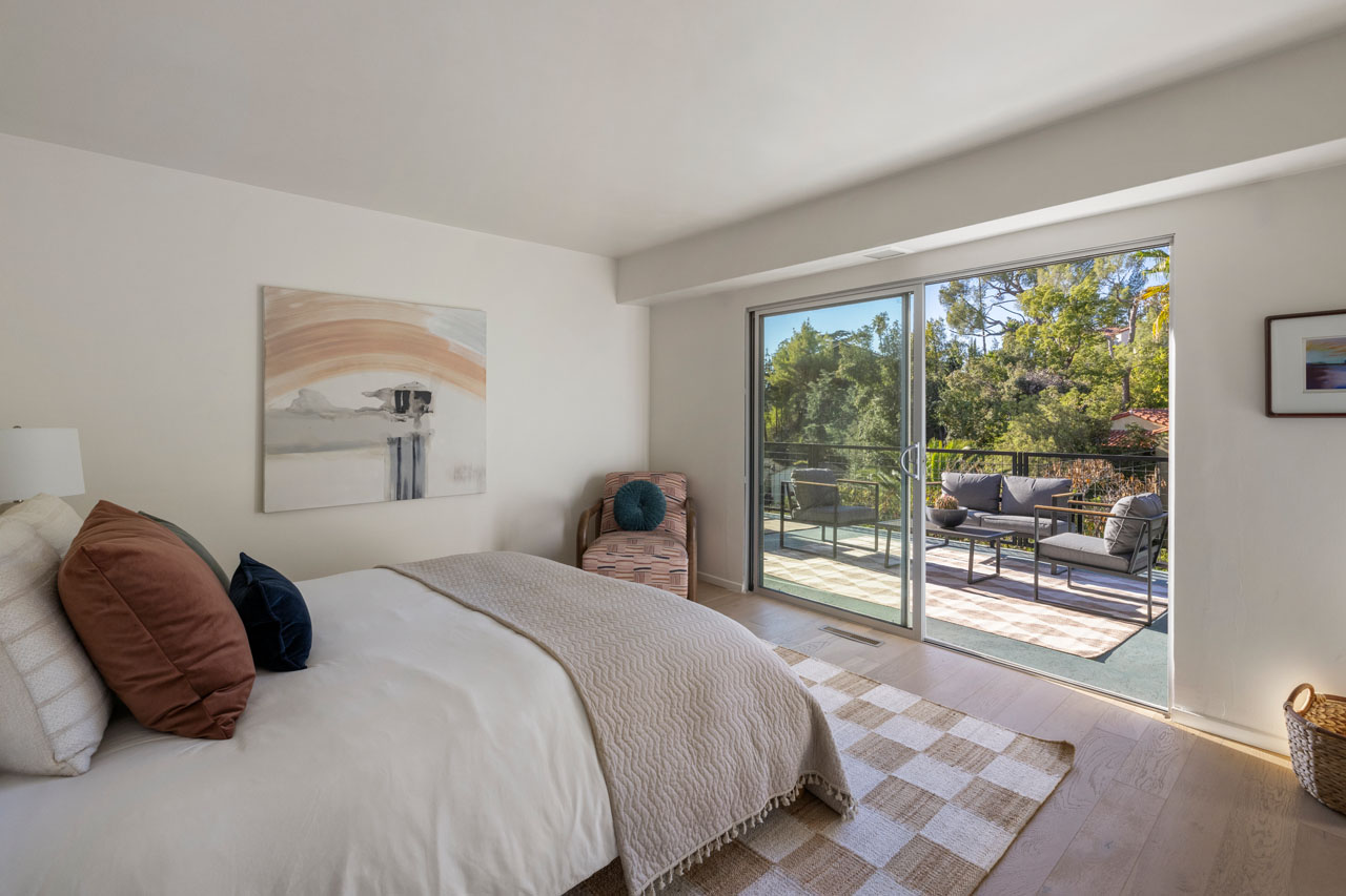 702 Cavanagh Rd Glendale Mid-century home for sale Tracy Do Real Estate