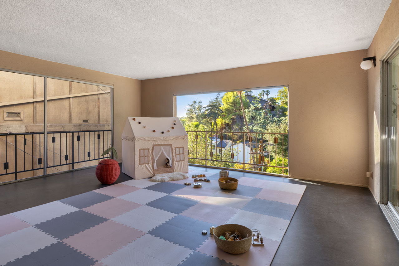 702 Cavanagh Rd Glendale Mid-century home for sale Tracy Do Real Estate