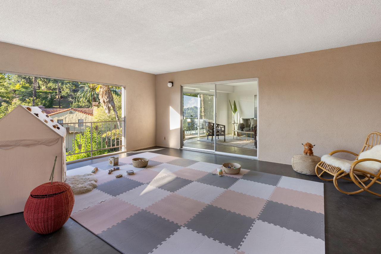 702 Cavanagh Rd Glendale Mid-century home for sale Tracy Do Real Estate
