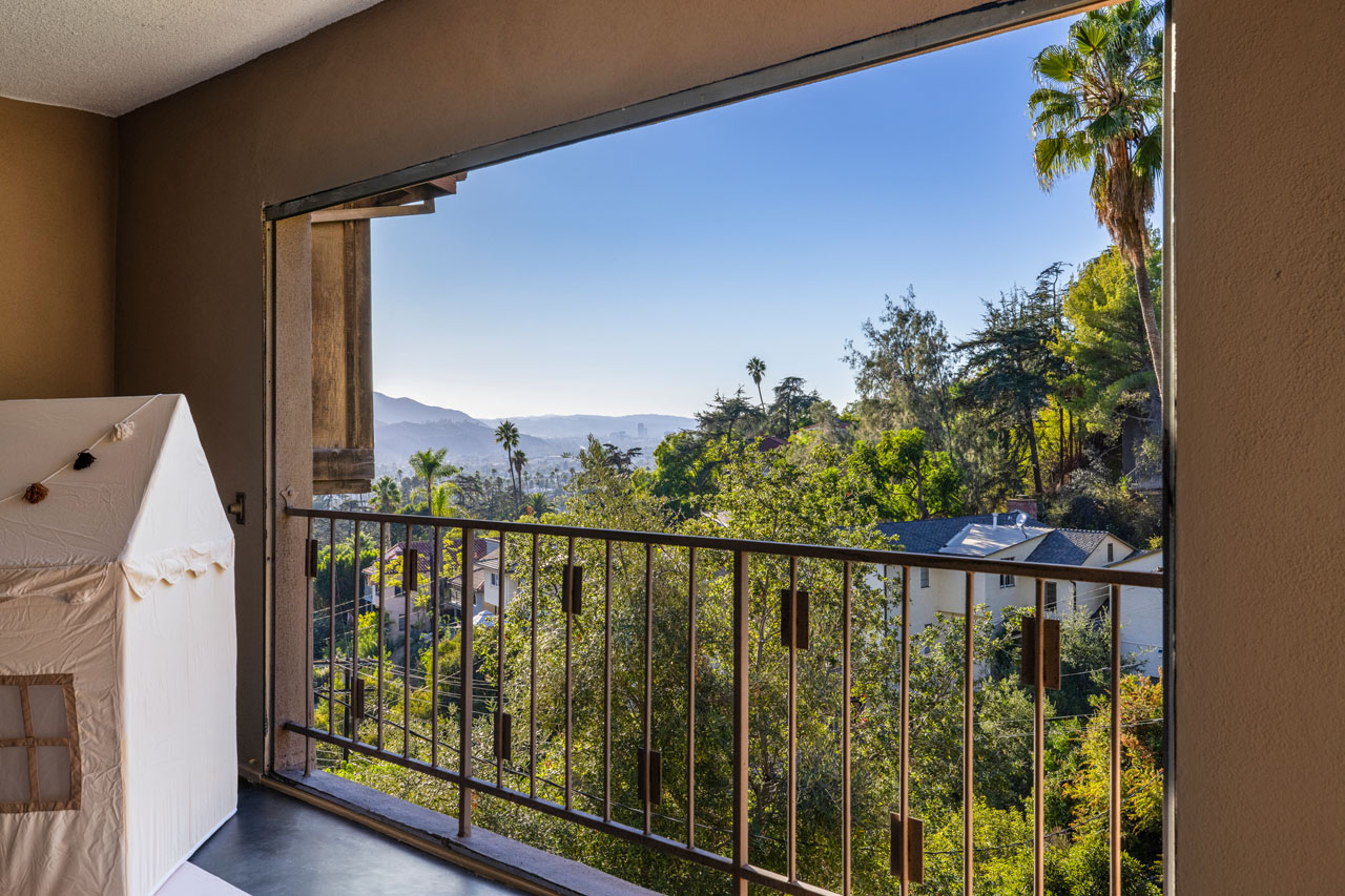 702 Cavanagh Rd Glendale Mid-century home for sale Tracy Do Real Estate