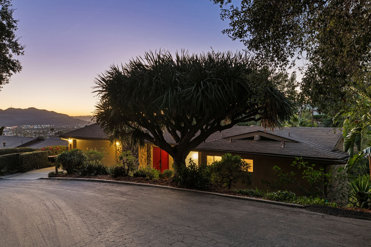 702 Cavanagh Rd Glendale Mid-century home for sale Tracy Do Real Estate