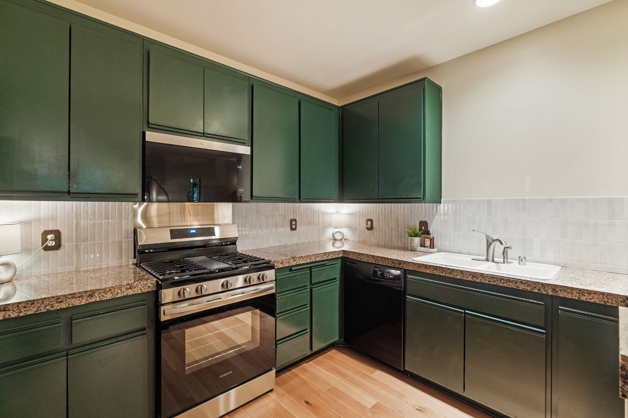 2222 N Beachwood Dr #211 Beachwood Canyon Condo for Sale Tracy Do Real Estate