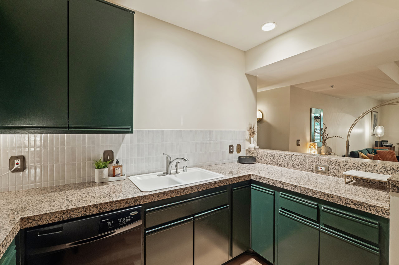 2222 N Beachwood Dr #211 Beachwood Canyon Condo for Sale Tracy Do Real Estate