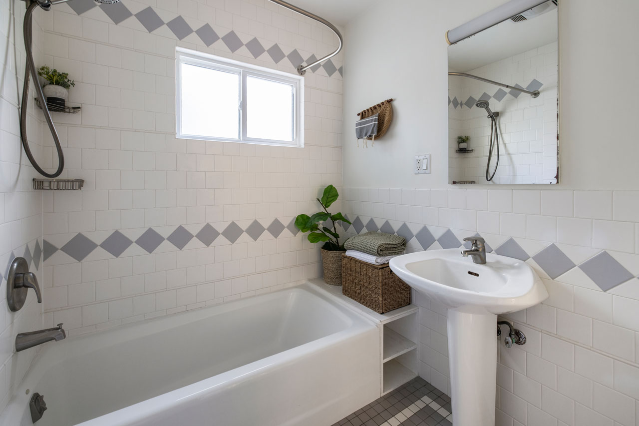 2615 Silver Ridge Ave Silver Lake home for sale Tracy Do Real Estate