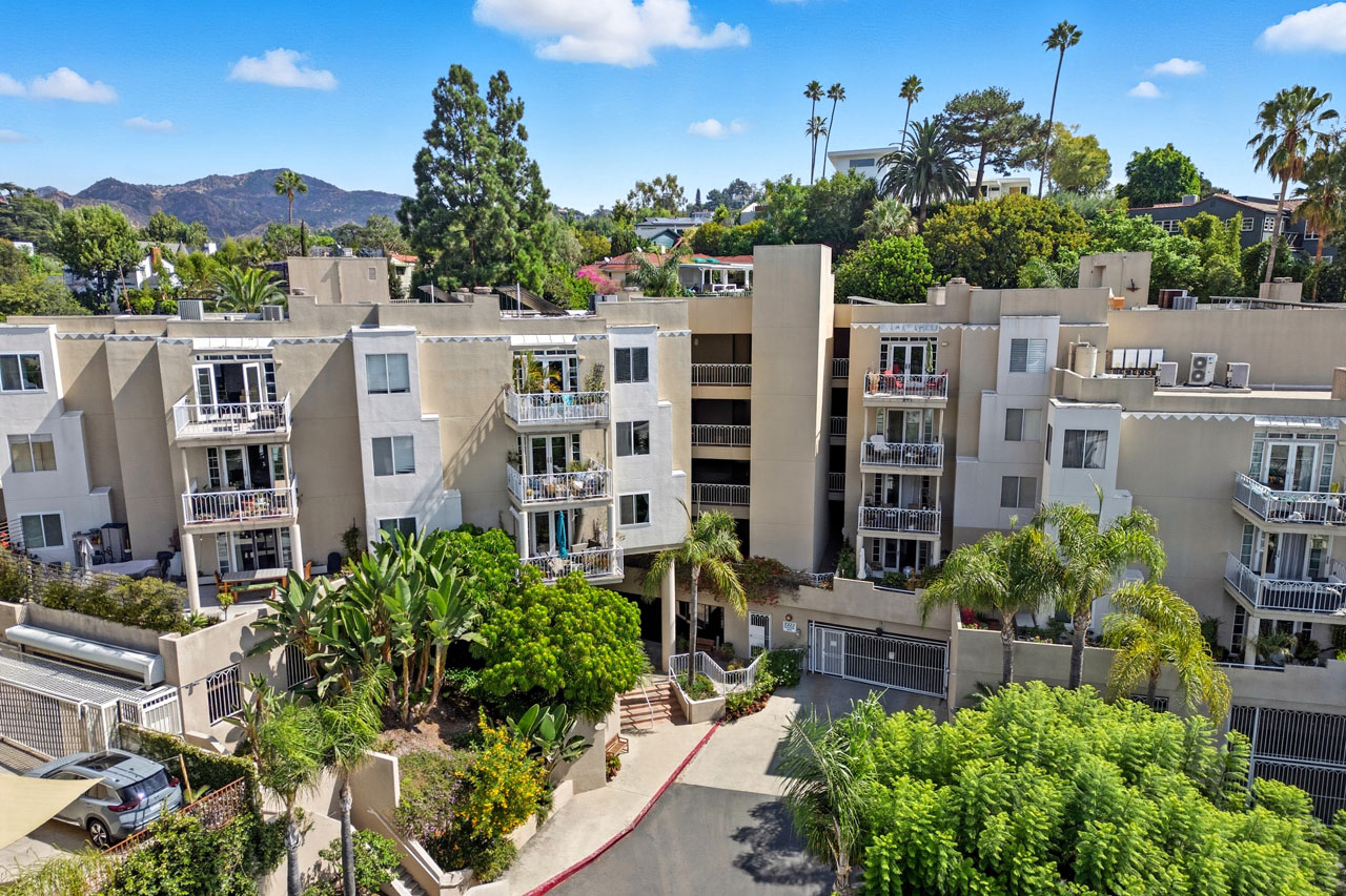 2222 N Beachwood Dr #211 Beachwood Canyon Condo for Sale Tracy Do Real Estate