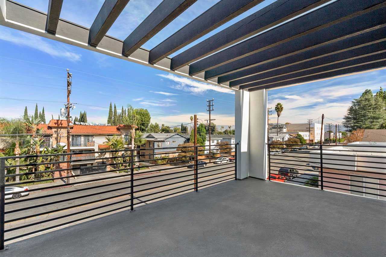 14802 Vanowen St Van Nuys Townhouse for Lease Tracy Do Real Estate