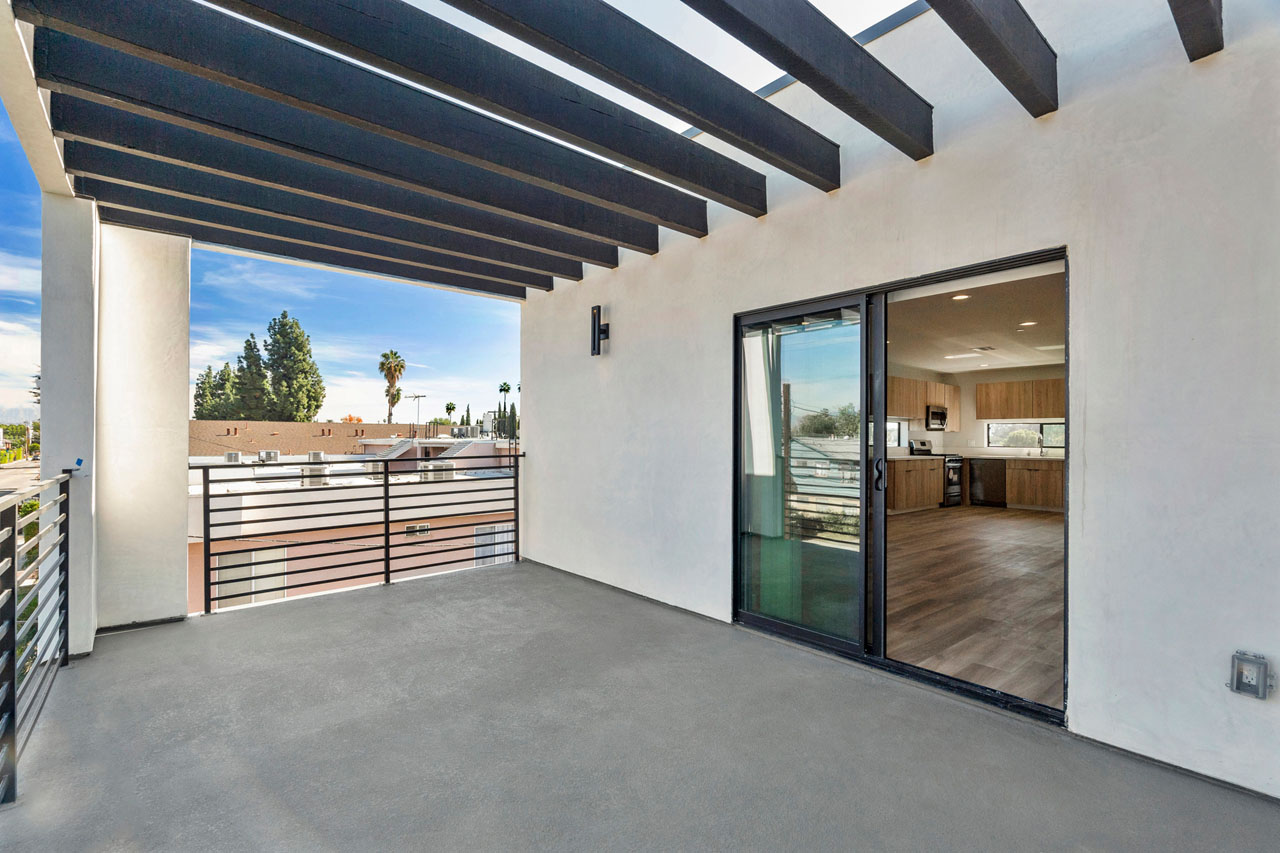 14802 Vanowen St Van Nuys Townhouse for Lease Tracy Do Real Estate