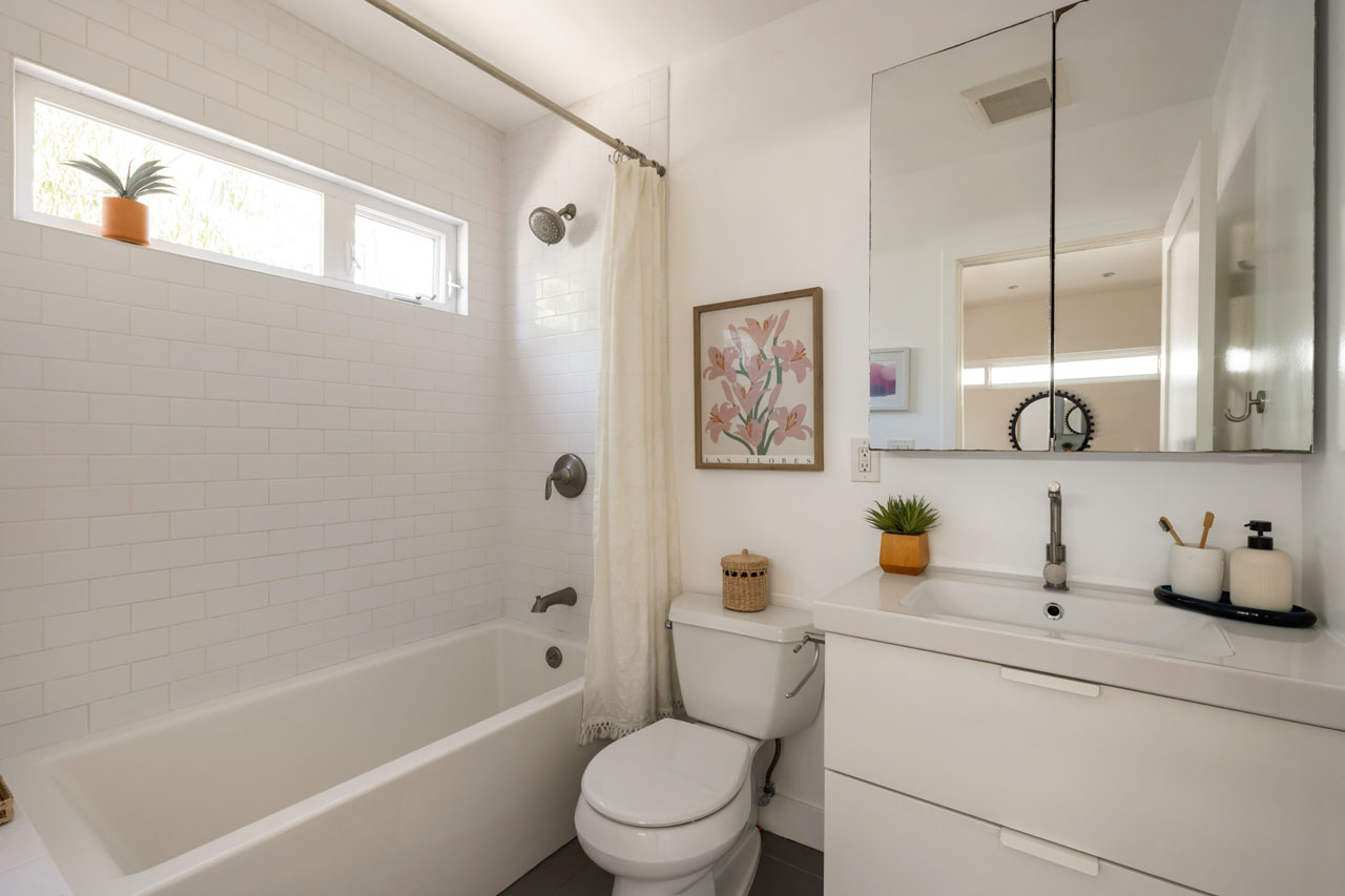 2822 & 2824 Johnston St Lincoln Heights Duplex for Sale Tracy Do Real Estate