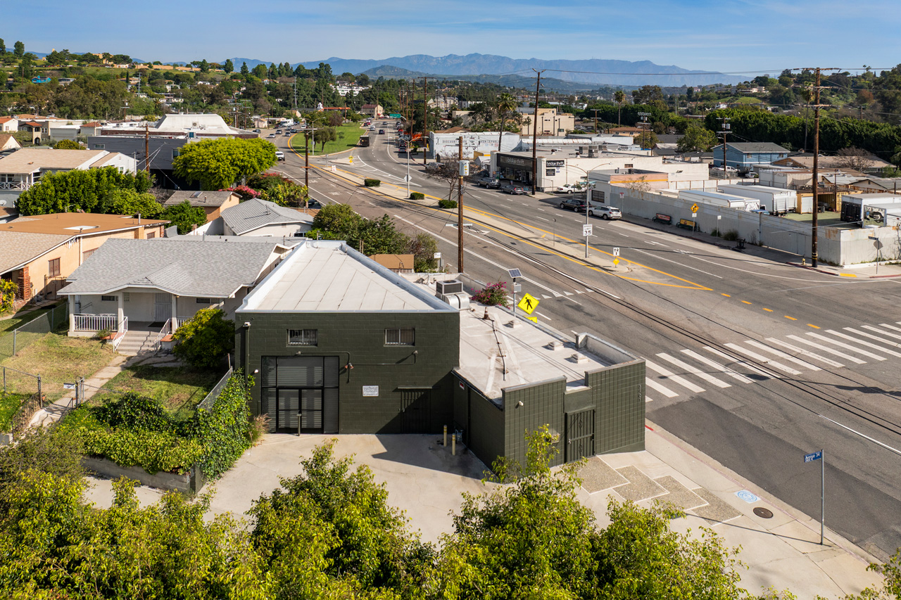 3401 Eagle Rock Blvd Commercial Building for Sale Tracy Do Real Estate