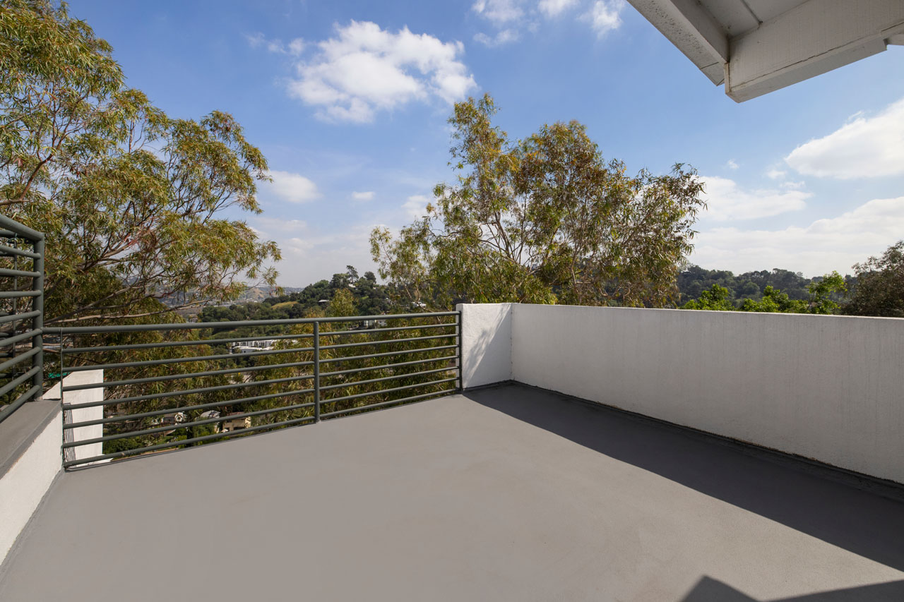 2330 & 2332 Silver Ridge Ave Silver Lake duplex for sale Tracy Do Real Estate