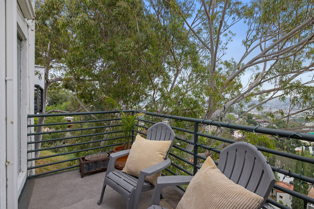 2330 & 2332 Silver Ridge Ave Silver Lake duplex for sale Tracy Do Real Estate