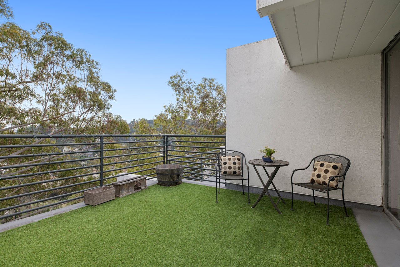 2330 & 2332 Silver Ridge Ave Silver Lake duplex for sale Tracy Do Real Estate