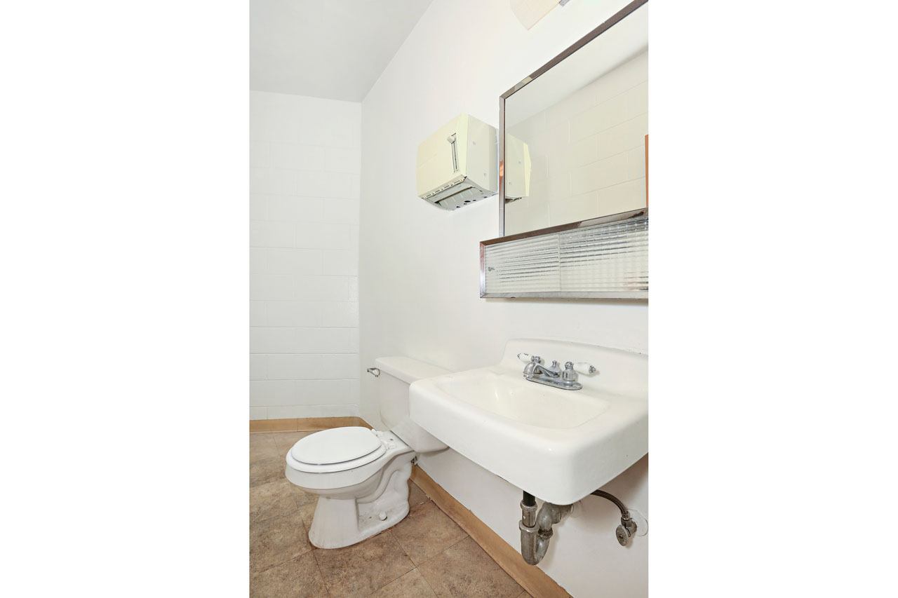 3401 Eagle Rock Blvd Commercial Building for Sale Tracy Do Real Estate