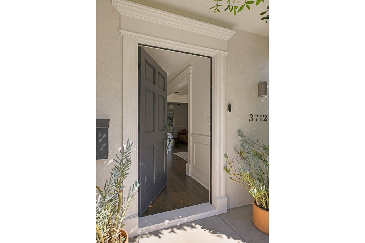 3712 S Muirfield Rd Crenshaw Manor home for Sale Tracy Do Real Estate