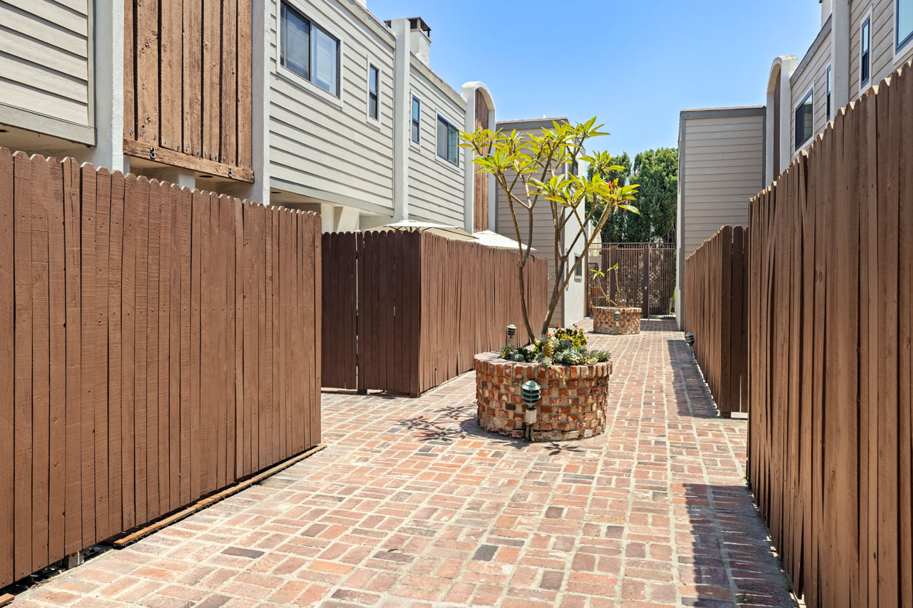 1910 Rodney Dr Los Feliz Condo for sale Tracy Do Real Estate