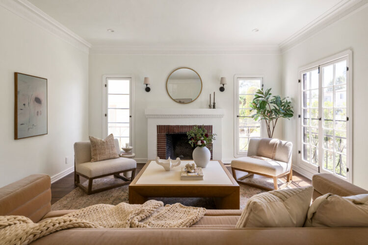 1106 S Cochran Ave Los Angeles, interior of a TIC home showing a fireplace, chairs, and a mirror