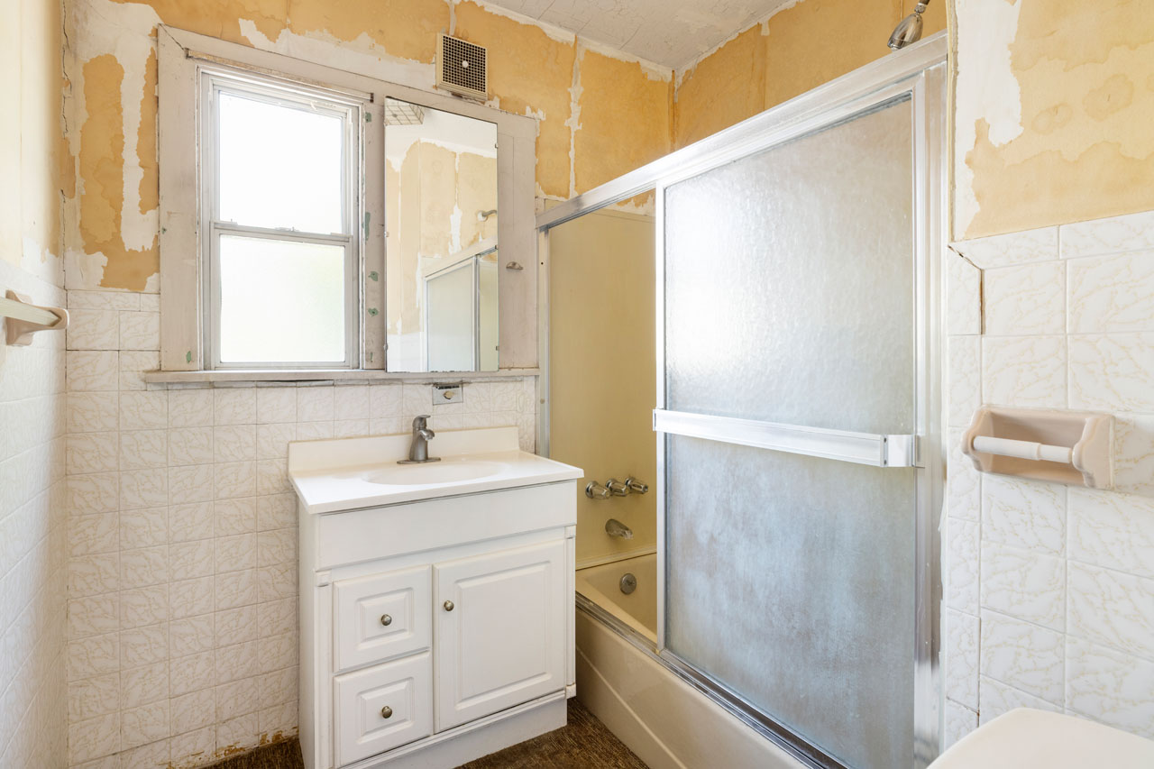 1418 N Ave 55 Highland Park Spanish style fixer for sale Tracy Do Real Estate