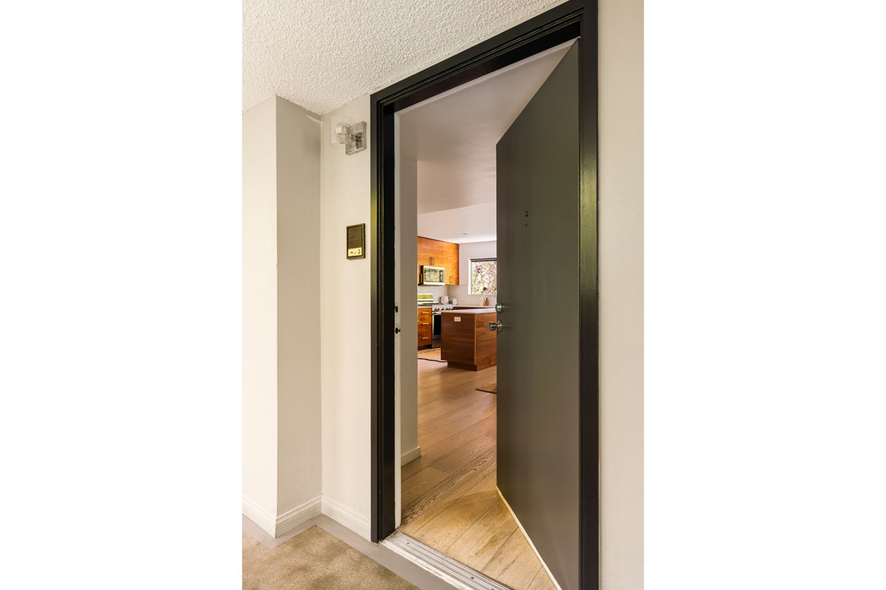 2147 N Beachwood Dr #5 Beachwood Canyon Hollywood Hills Condo for Sale Tracy Do Real Estate