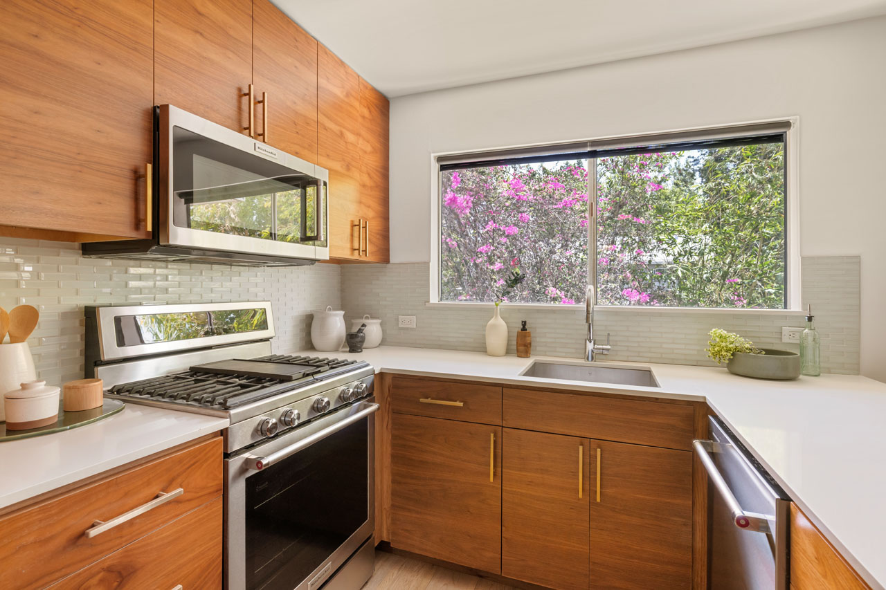 2147 N Beachwood Dr #5 Beachwood Canyon Hollywood Hills Condo for Sale Tracy Do Real Estate