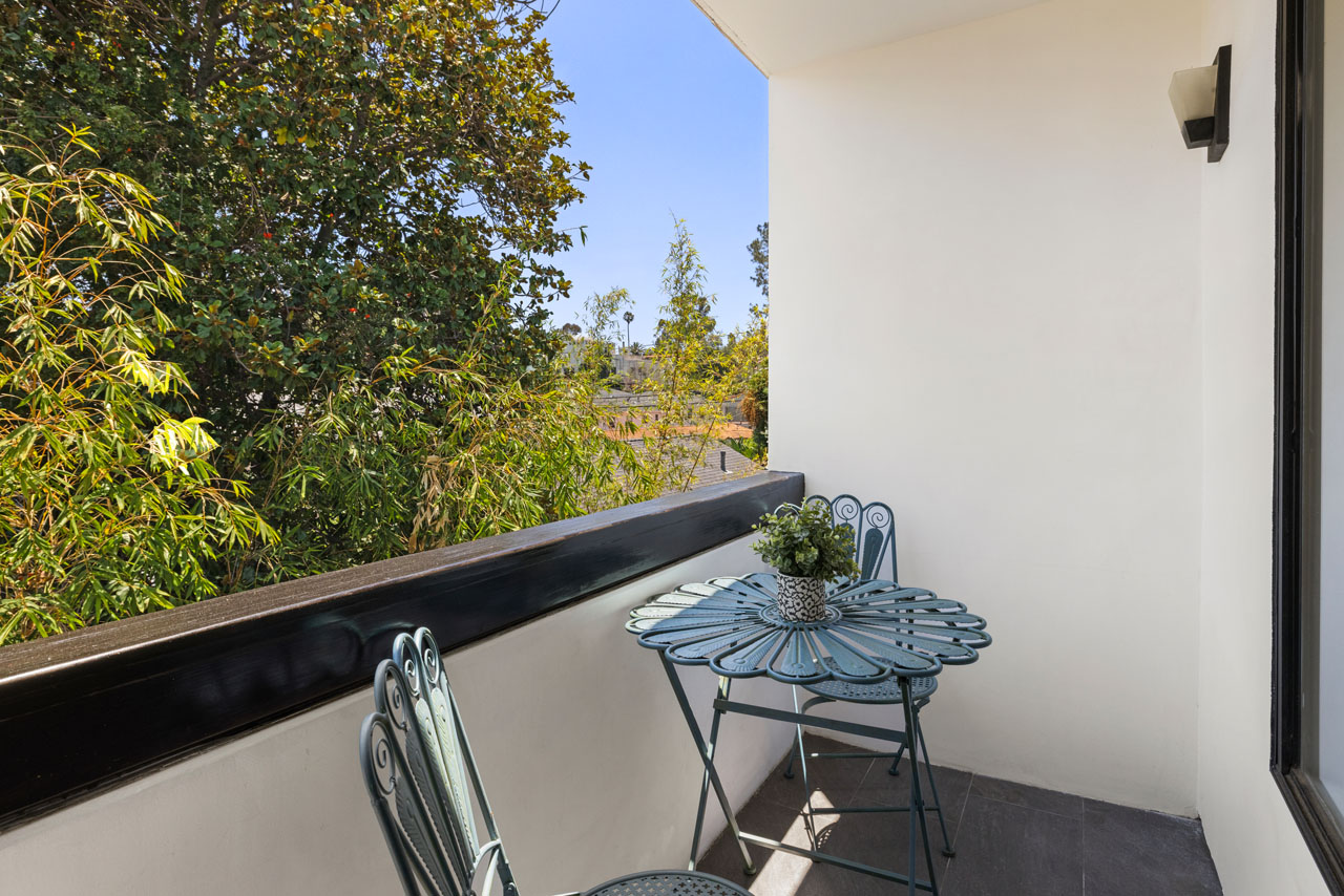 2147 N Beachwood Dr #5 Beachwood Canyon Hollywood Hills Condo for Sale Tracy Do Real Estate