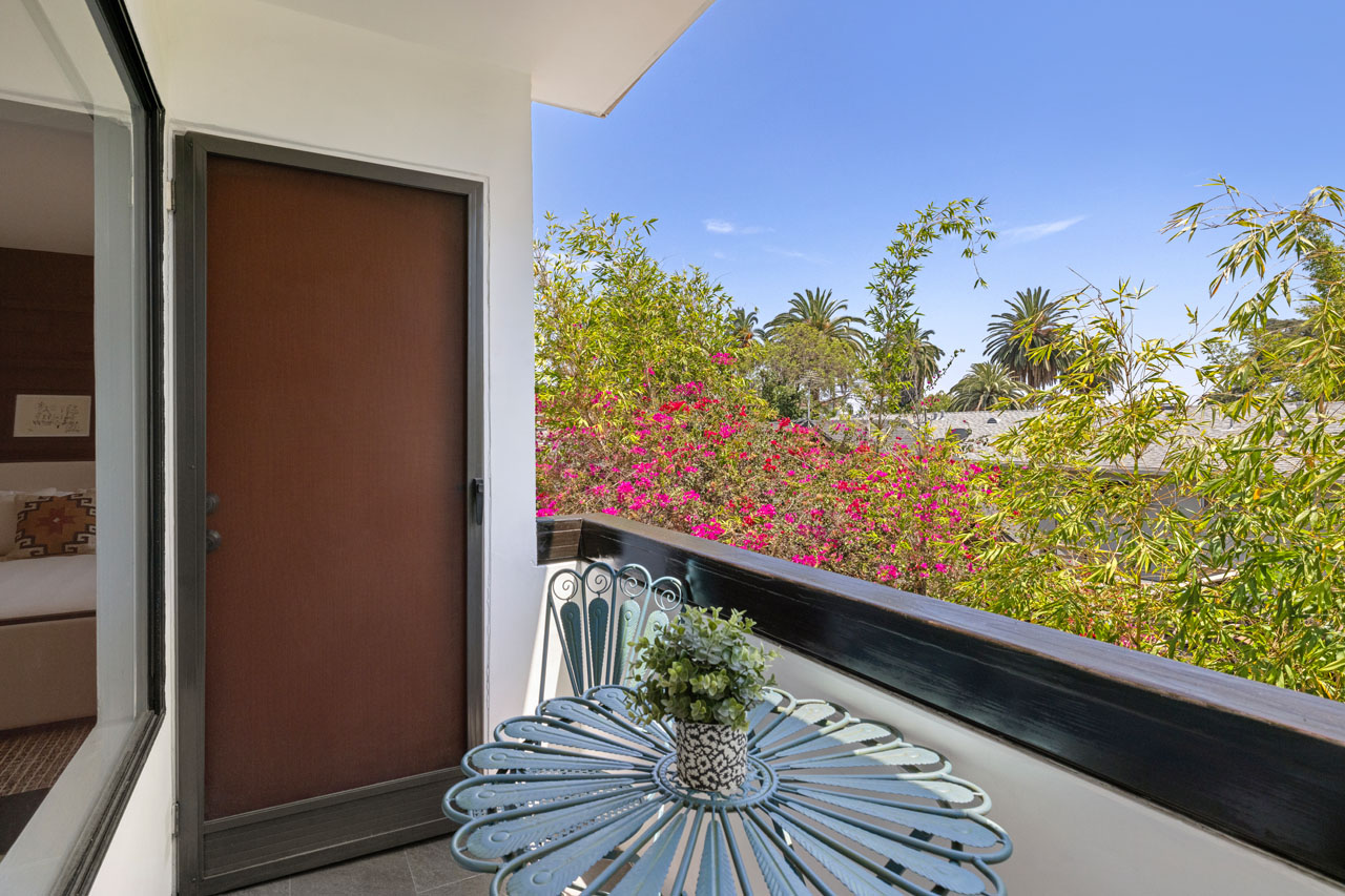 2147 N Beachwood Dr #5 Beachwood Canyon Hollywood Hills Condo for Sale Tracy Do Real Estate