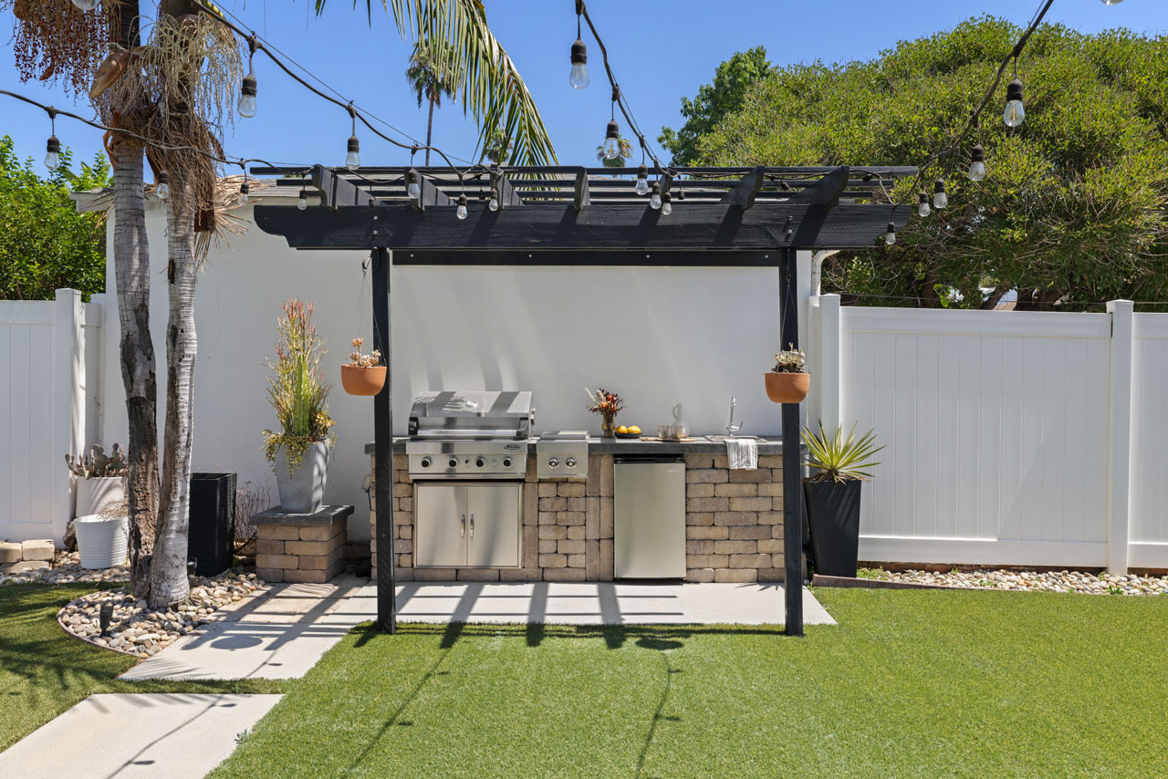 3711 Collis Ave El Sereno Home with a pool for Sale Tracy Do Real Estate