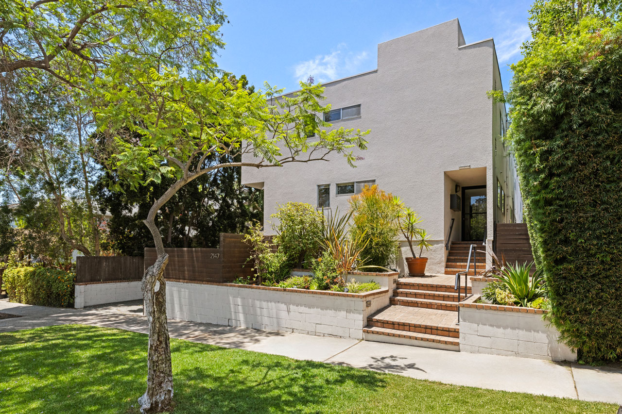 2147 N Beachwood Dr #5 Beachwood Canyon Hollywood Hills Condo for Sale Tracy Do Real Estate