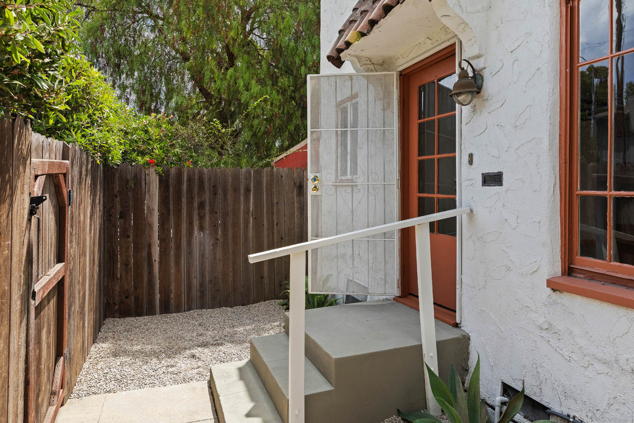 9202 National Blvd West LA Casita Condo near Culver City for Sale Tracy Do Real Estate