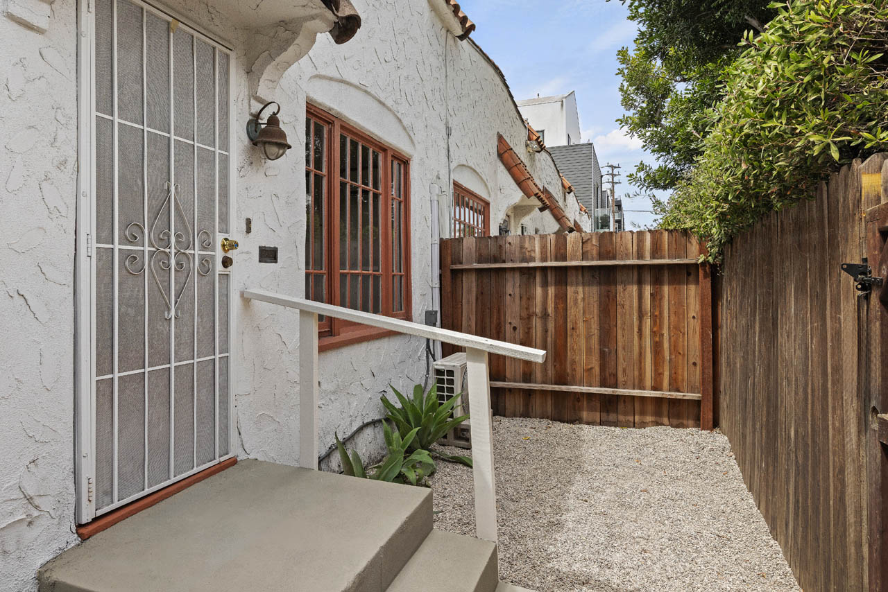 9202 National Blvd West LA Casita Condo near Culver City for Sale Tracy Do Real Estate