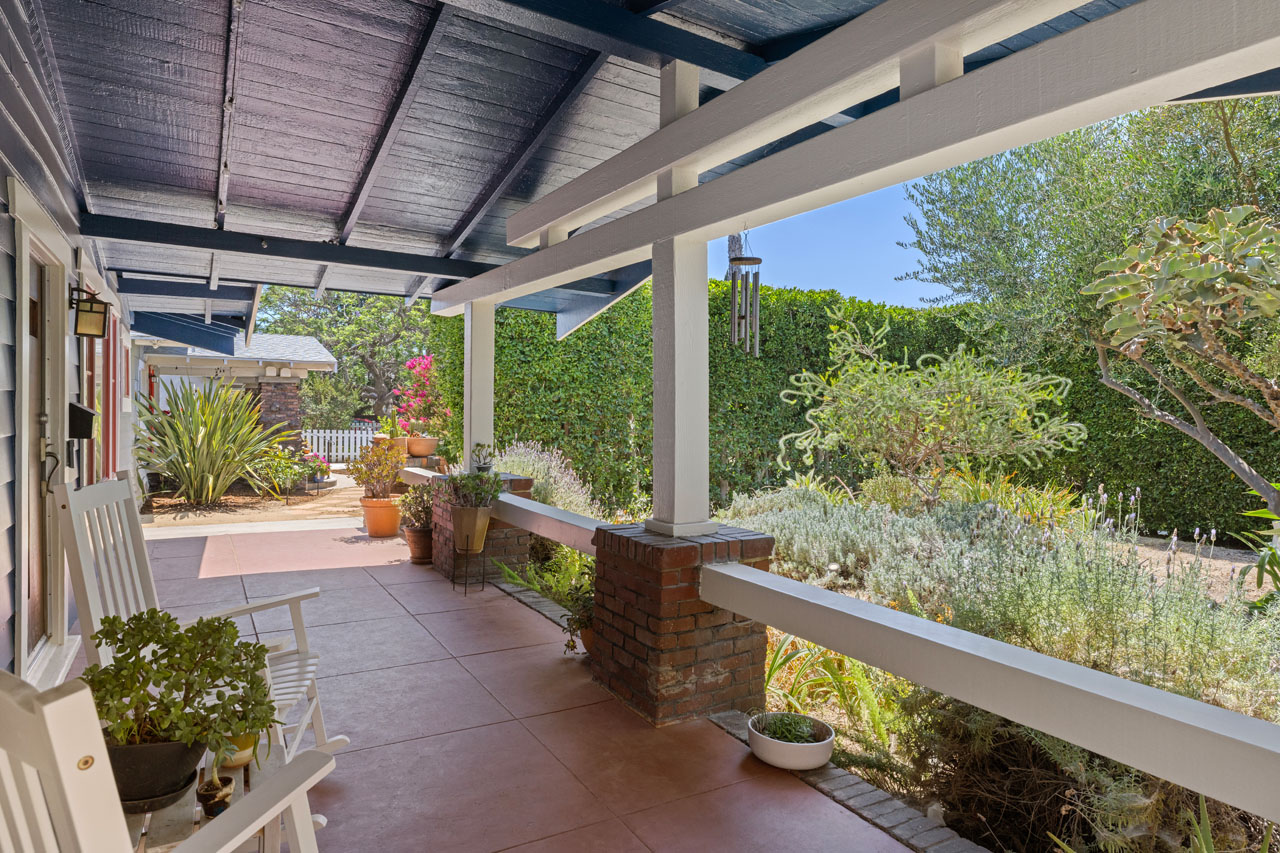 124 S Hobart Blvd Mid-Wilshire Los Angeles Bungalow style home + adu for lease Tracy Do Real Estate