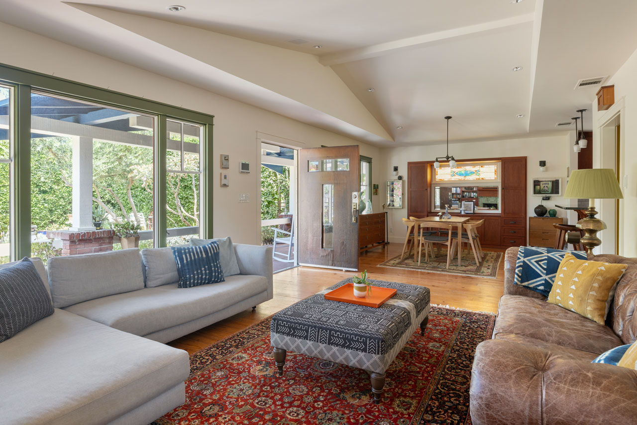 124 S Hobart Blvd Mid-Wilshire Los Angeles Bungalow style home + adu for lease Tracy Do Real Estate