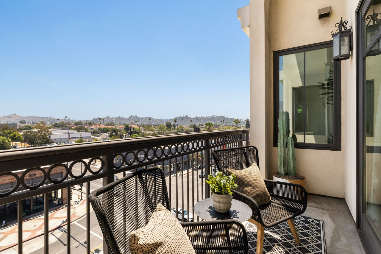 558 Caruso Ave Glendale Americana Condo for Sale Tracy Do Real Estate