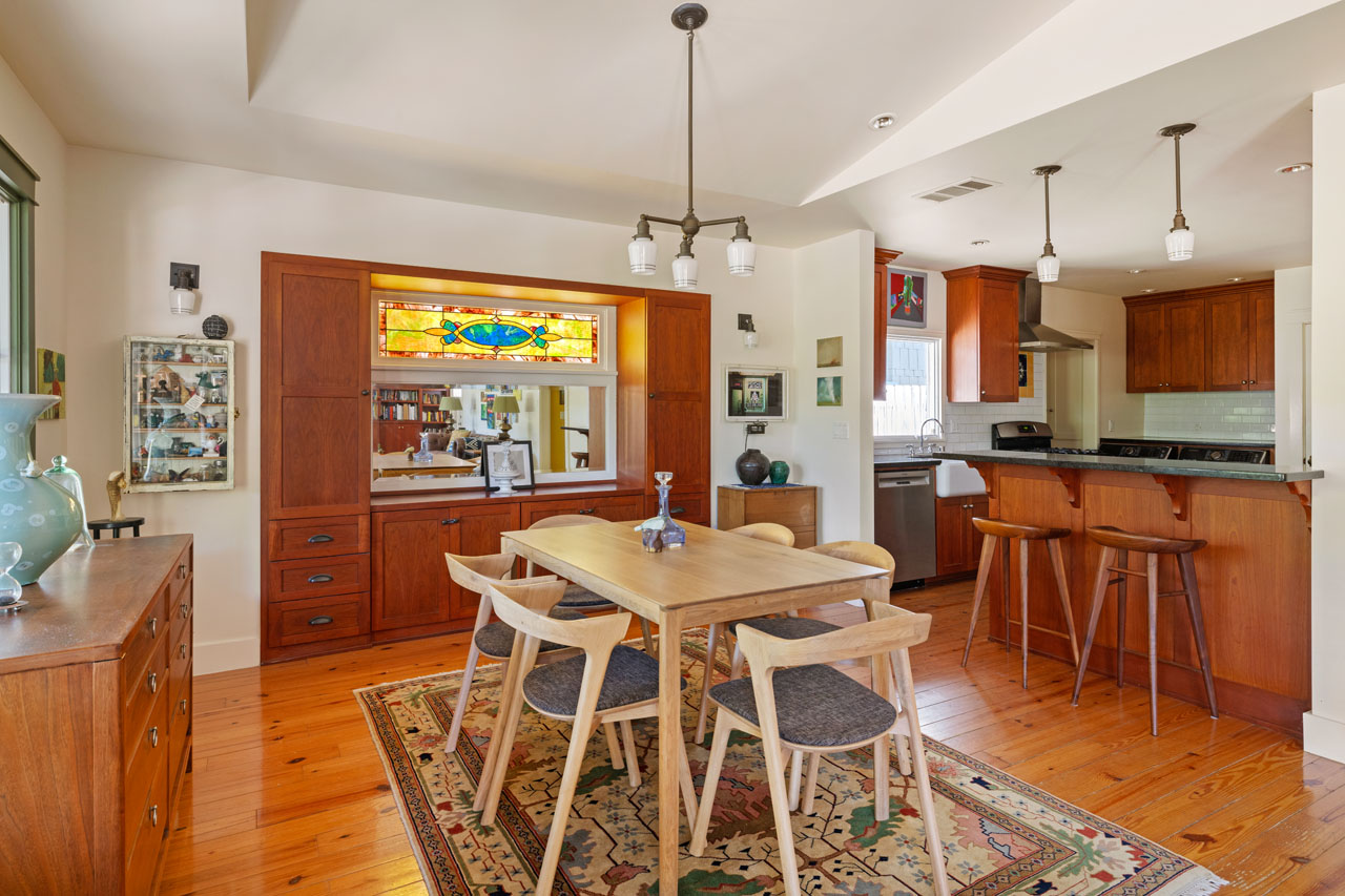 124 S Hobart Blvd Mid-Wilshire Los Angeles Bungalow style home + adu for lease Tracy Do Real Estate