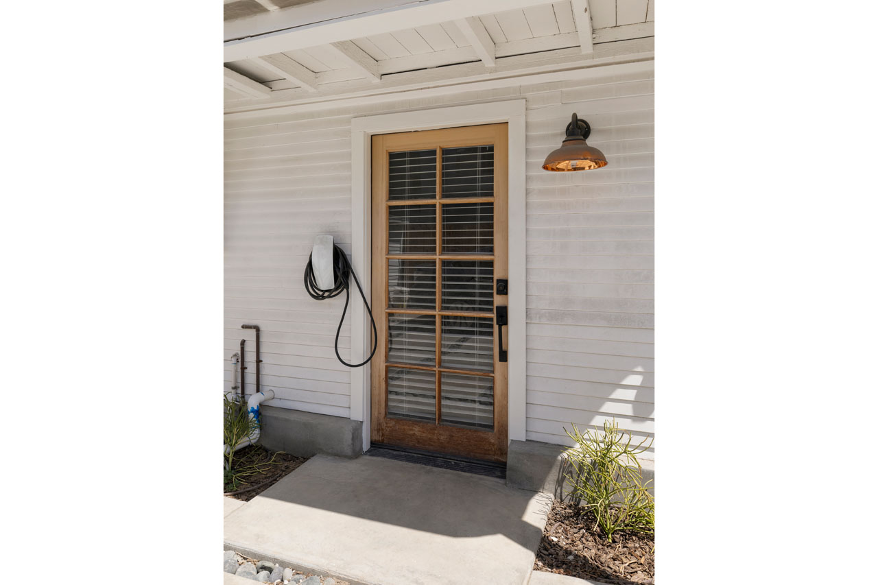 1310 1/2 Lucile Ave Silver Lake Apartment with Flex Space for Rent Tracy Do Real Estate