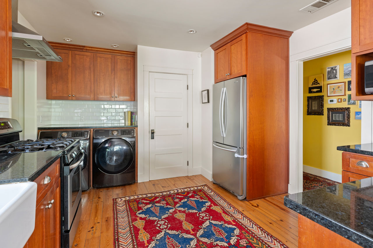 124 S Hobart Blvd Mid-Wilshire Los Angeles Bungalow style home + adu for lease Tracy Do Real Estate