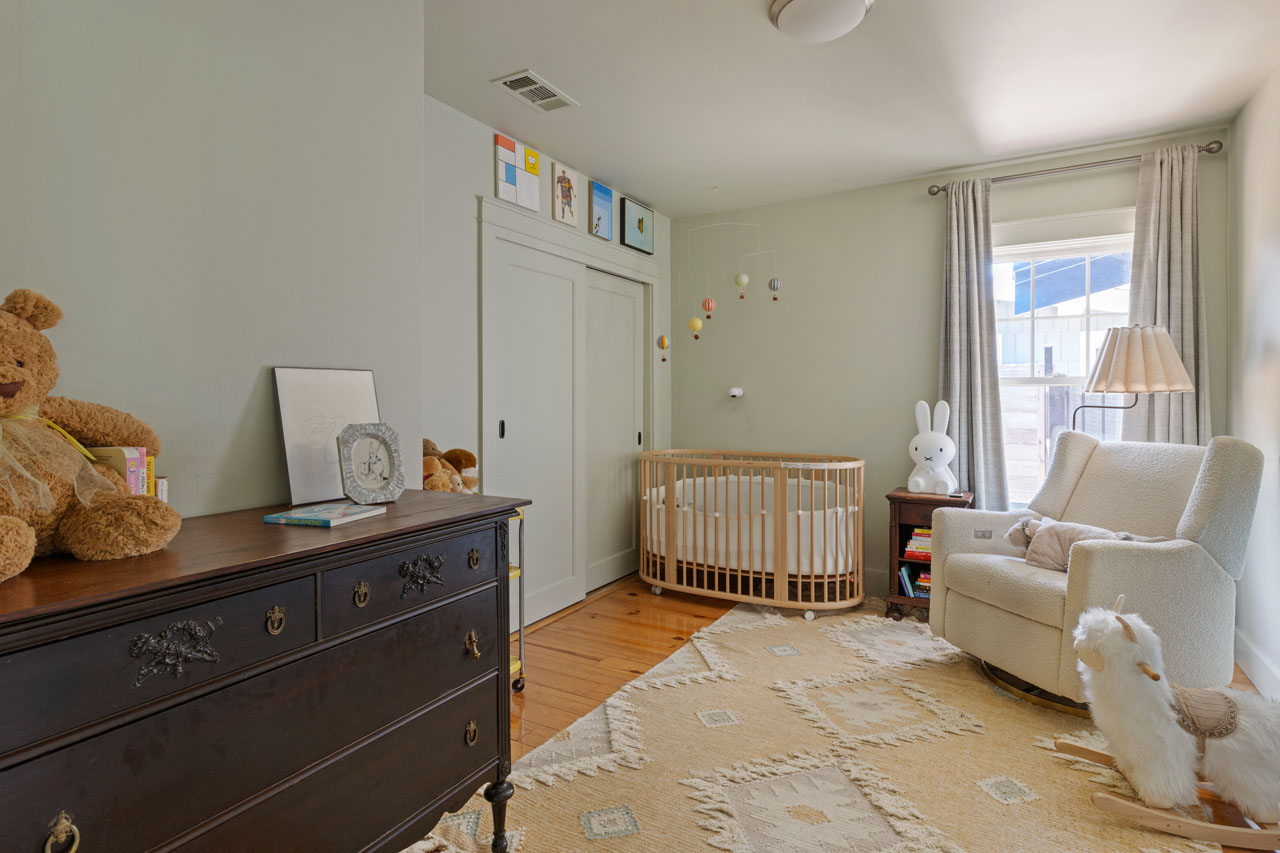 124 S Hobart Blvd Mid-Wilshire Los Angeles Bungalow style home + adu for lease Tracy Do Real Estate