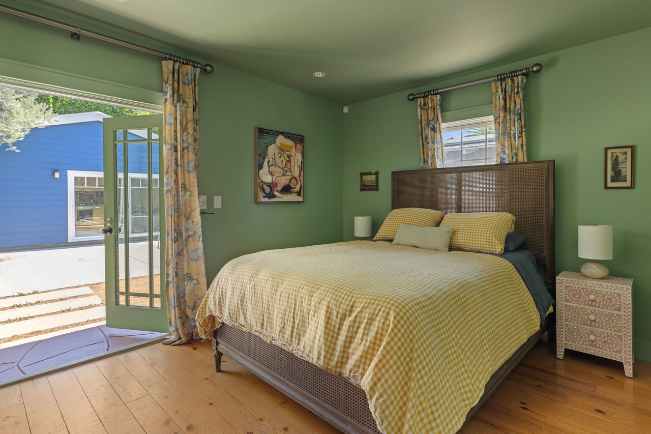 124 S Hobart Blvd Mid-Wilshire Los Angeles Bungalow style home + adu for lease Tracy Do Real Estate