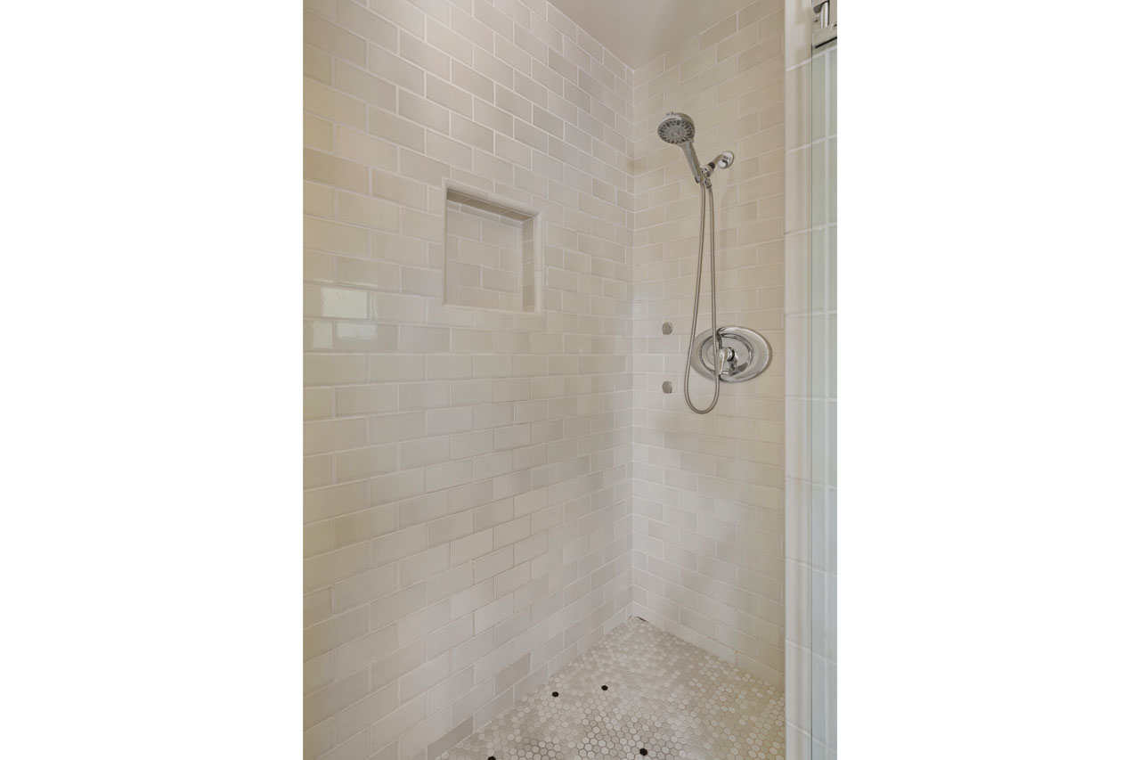 124 S Hobart Blvd Mid-Wilshire Los Angeles Bungalow style home + adu for lease Tracy Do Real Estate