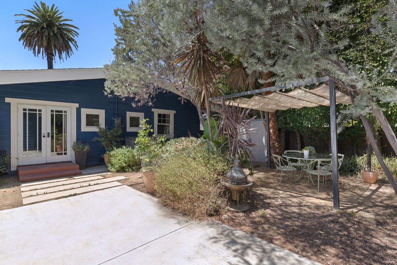 124 S Hobart Blvd Mid-Wilshire Los Angeles Bungalow style home + adu for lease Tracy Do Real Estate