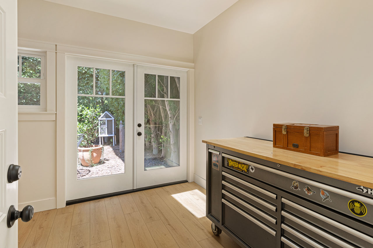 124 S Hobart Blvd Mid-Wilshire Los Angeles Bungalow style home + adu for lease Tracy Do Real Estate