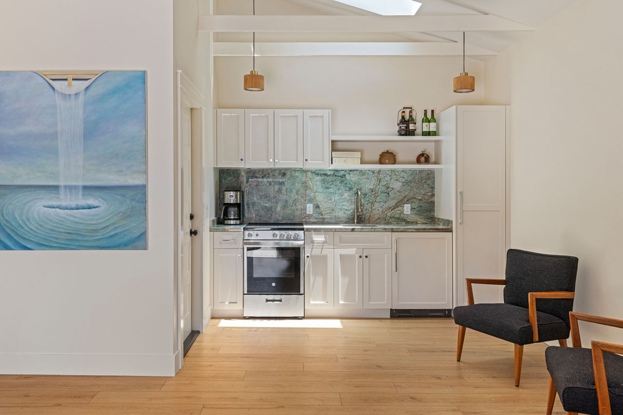 124 S Hobart Blvd Mid-Wilshire Los Angeles Bungalow style home + adu for lease Tracy Do Real Estate