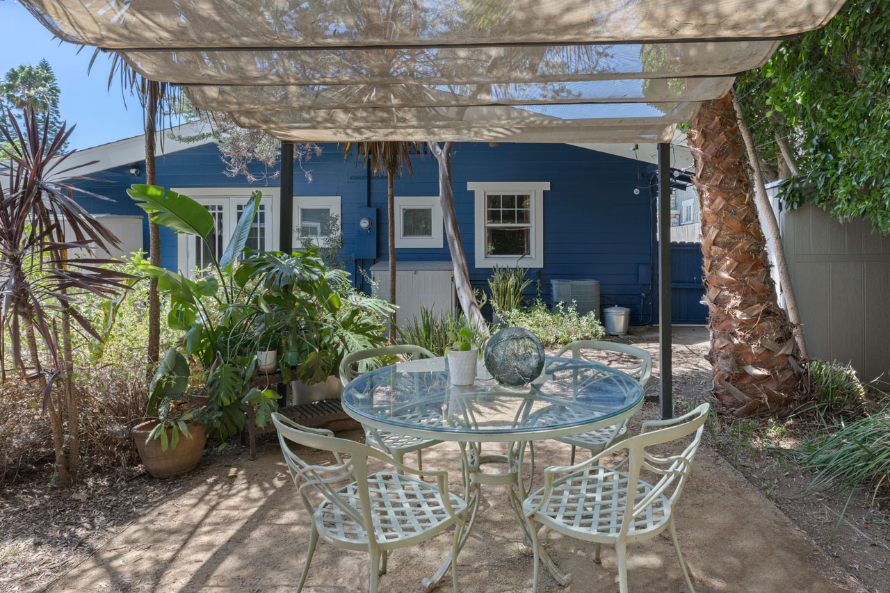 124 S Hobart Blvd Mid-Wilshire Los Angeles Bungalow style home + adu for lease Tracy Do Real Estate